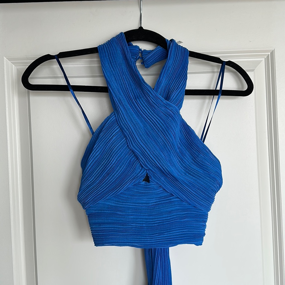 Backless tie top